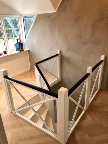 Trætrappe moderne lavet af snedker
