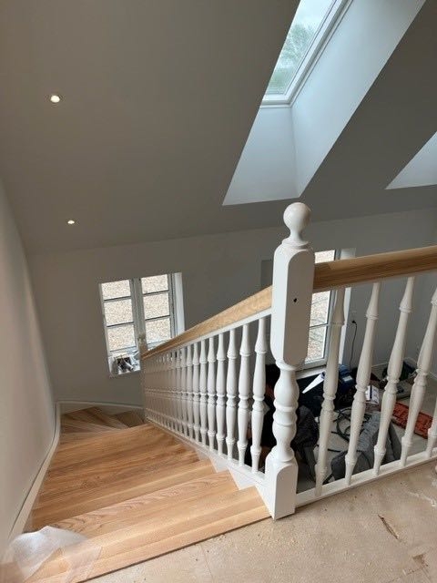 Trætrappe indendørs